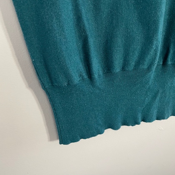 Soft light weight Sweater - Picture 4 of 4